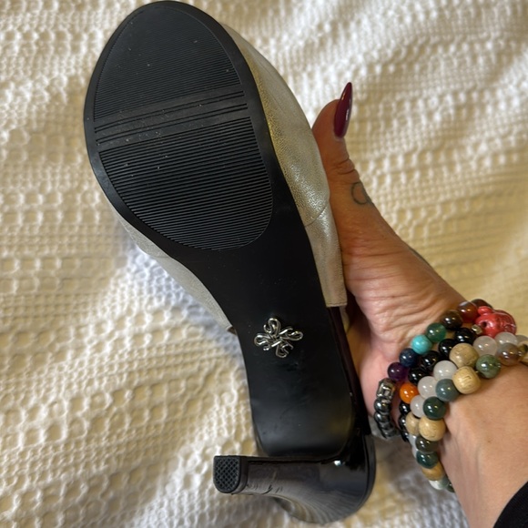 Heels - Picture 3 of 7